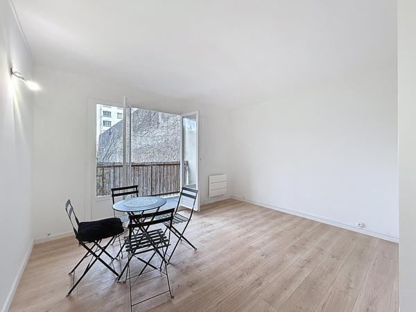 Charmant studio rénové avec balcon, cave et séchoir – Choisy-le-Roi T9