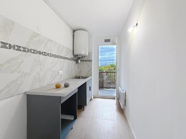 Charmant studio rénové avec balcon, cave et séchoir – Choisy-le-Roi T9