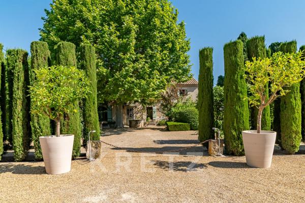 Mas d'exception avec court de tennis, proche centre ville