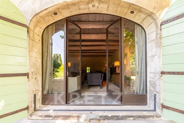 Mas d'exception avec court de tennis, proche centre ville