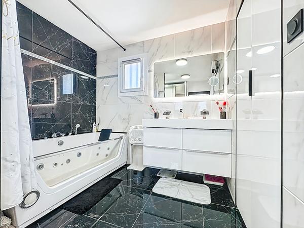 Maison à vendre à Plan de Cuques - 4 chambres avec piscine