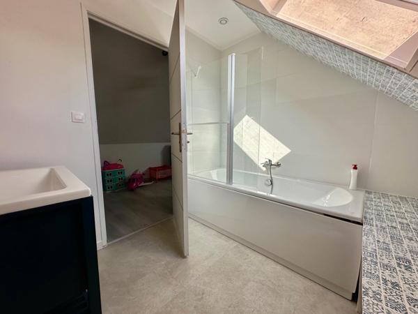 Maison à Beaumont-sur-Sarthe, 72170 - 6 pièces 130m²