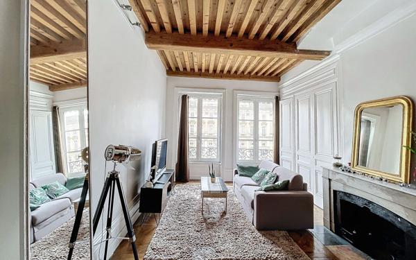 Appartement à vendre    2 pièces • 49 m2 Lyon 1