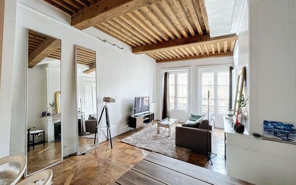 Appartement à vendre    2 pièces • 49 m2 Lyon 1