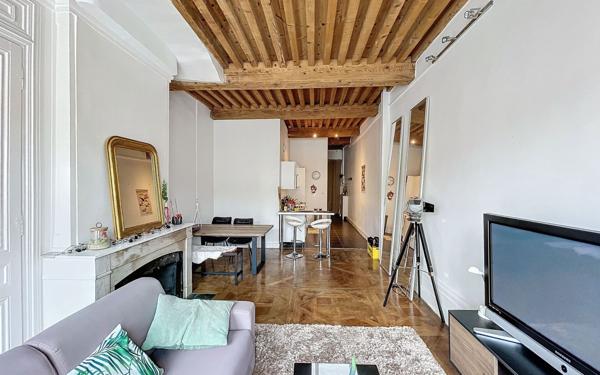 Appartement à vendre    2 pièces • 49 m2 Lyon 1