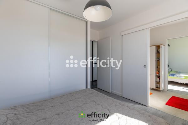 Maison
         5 pièces
        - 126 m² Exclusivité 349 900 €*