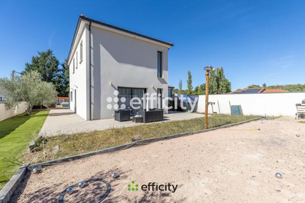 Maison
         5 pièces
        - 126 m² Exclusivité 349 900 €*