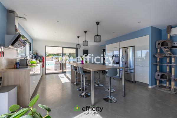 Maison
         5 pièces
        - 126 m² Exclusivité 349 900 €*