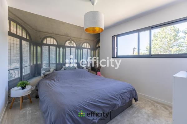 Maison
         5 pièces
        - 126 m² Exclusivité 349 900 €*