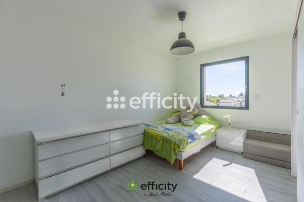 Maison
         5 pièces
        - 126 m² Exclusivité 349 900 €*