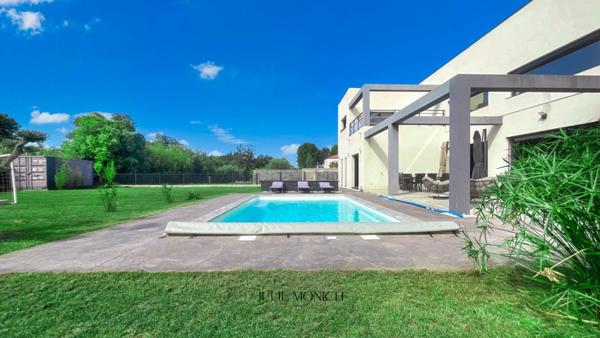 VILLA D'ARCHITECTE CONTEMPORAINE ? Élégance Méditerranéenne entre mer et montagne