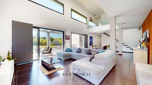 VILLA D'ARCHITECTE CONTEMPORAINE ? Élégance Méditerranéenne entre mer et montagne