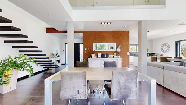 VILLA D'ARCHITECTE CONTEMPORAINE ? Élégance Méditerranéenne entre mer et montagne