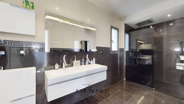 VILLA D'ARCHITECTE CONTEMPORAINE ? Élégance Méditerranéenne entre mer et montagne