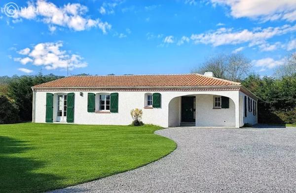 MAISON 4 CHAMBRES – PISCINE CHAUFFÉE – GRAND GARAGE – ENVIRONNEMENT NATURE