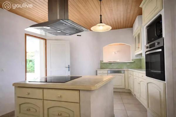 MAISON 4 CHAMBRES – PISCINE CHAUFFÉE – GRAND GARAGE – ENVIRONNEMENT NATURE