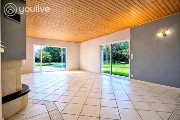 MAISON 4 CHAMBRES – PISCINE CHAUFFÉE – GRAND GARAGE – ENVIRONNEMENT NATURE