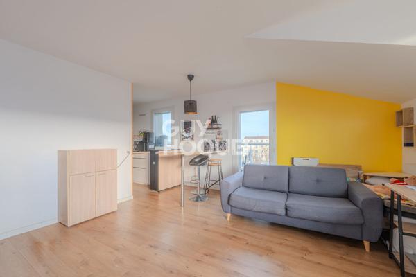 EXCLUSIF - T3 au dernier étage de 66 m2