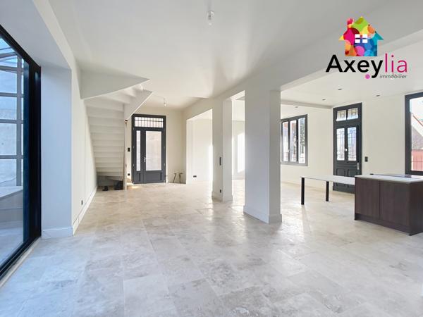 Roanne (42300) A VENDRE - ROANNE - BELLE MAISON ENTIÈREMENT RÉNOVÉE AVEC CINQ CHAMBRES ET TERRAIN