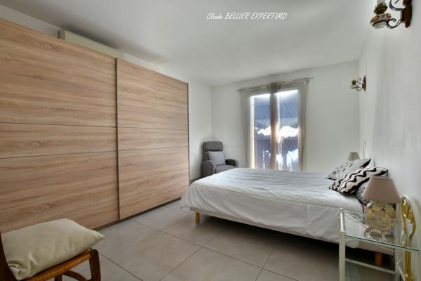 Meyreuil (13590) Maison familiale à MEYREUIL de 223 m2 constituée actuellement de 3 logements sur sa parcelle de 4000 m2