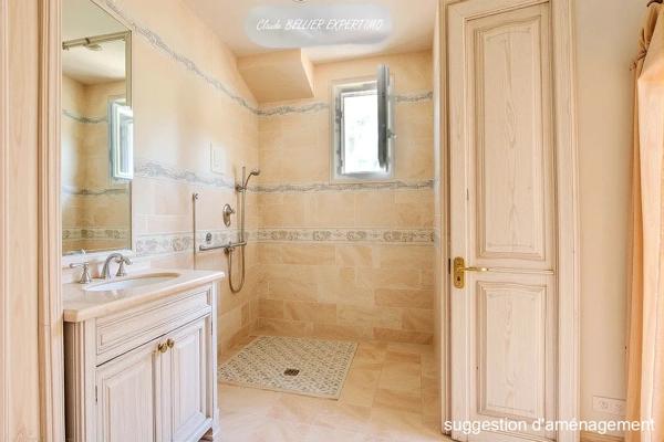 Meyreuil (13590) Maison familiale à MEYREUIL de 223 m2 constituée actuellement de 3 logements sur sa parcelle de 4000 m2