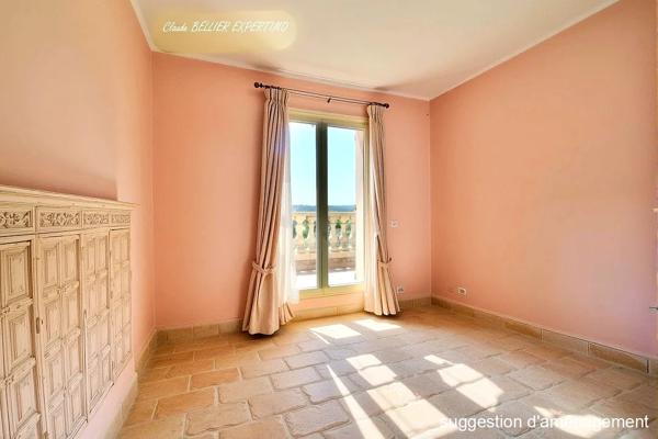 Meyreuil (13590) Maison familiale à MEYREUIL de 223 m2 constituée actuellement de 3 logements sur sa parcelle de 4000 m2