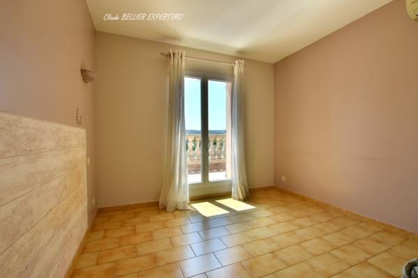 Meyreuil (13590) Maison familiale à MEYREUIL de 223 m2 constituée actuellement de 3 logements sur sa parcelle de 4000 m2