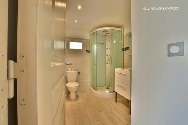 Meyreuil (13590) Maison familiale à MEYREUIL de 223 m2 constituée actuellement de 3 logements sur sa parcelle de 4000 m2