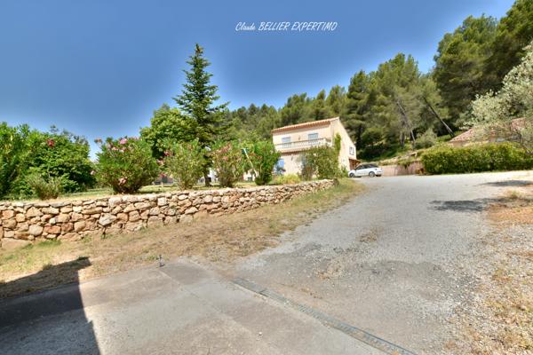 Meyreuil (13590) Maison familiale à MEYREUIL de 223 m2 constituée actuellement de 3 logements sur sa parcelle de 4000 m2