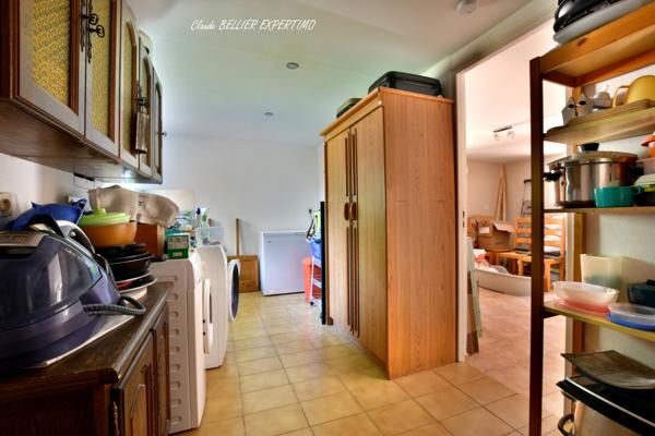 Meyreuil (13590) Maison familiale à MEYREUIL de 223 m2 constituée actuellement de 3 logements sur sa parcelle de 4000 m2