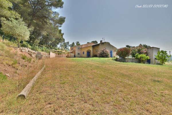 Meyreuil (13590) Maison familiale à MEYREUIL de 223 m2 constituée actuellement de 3 logements sur sa parcelle de 4000 m2