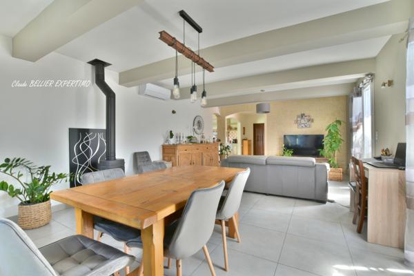 Meyreuil (13590) Maison familiale à MEYREUIL de 223 m2 constituée actuellement de 3 logements sur sa parcelle de 4000 m2