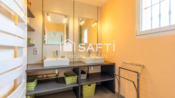 Magnifique propriété, dans un cadre de verdure au calme absolu!