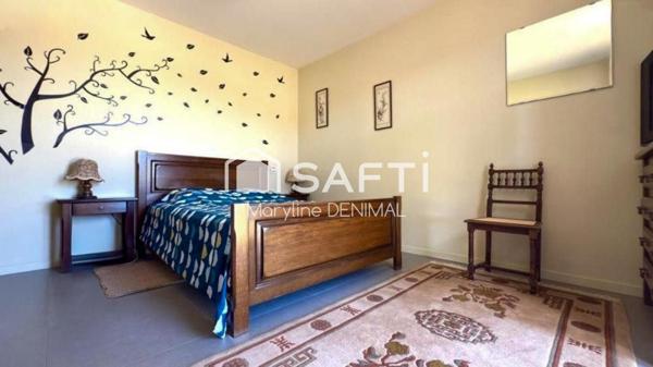 Magnifique propriété, dans un cadre de verdure au calme absolu!