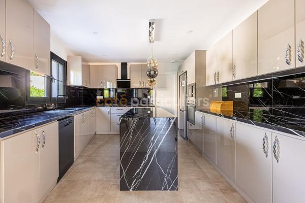 Vente
                Maison120 m² - 6 Pièces -
                    CARQUEFOU (44470)