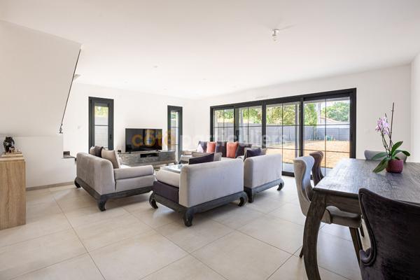 Vente
                Maison120 m² - 6 Pièces -
                    CARQUEFOU (44470)