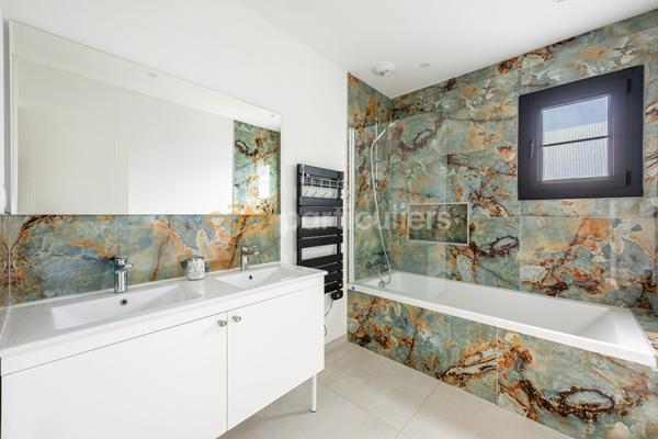 Vente
                Maison120 m² - 6 Pièces -
                    CARQUEFOU (44470)