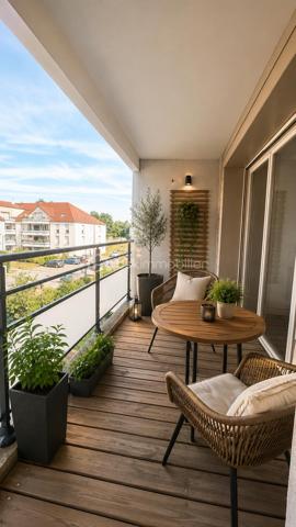 Appartement 4 pièces avec terrasse, parking et suite parentale – Centre-ville de Rambouillet

Idéalement situé en plein cœur de Rambouillet, dans une résidence récente et sécurisée de 2015, venez découvrir ce bel appartement de 
4 pièces situé au 2ᵉ étage avec ascenseur.

Dès l’entrée, vous serez séduit par sa lumineuse pièce de vie de 33 m² avec cuisine ouverte, offrant un espace convivial et fonctionnel. Le séjour s’ouvre sur une agréable terrasse, idéale pour profiter des beaux jours.

L’espace nuit se compose de trois chambres, dont une véritable suite parentale avec sa salle d’eau privative et son dressing. 
Une salle de bains indépendante ainsi qu’un WC séparé complètent l’ensemble.

Pour votre confort au quotidien, l’appartement dispose d’un chauffage individuel au gaz, de deux places de stationnement en sous-sol sécurisé et d’un ascenseur desservant les étages.

Son emplacement privilégié vous permet de rejoindre à pied les commerces, les écoles et la gare de Rambouillet en seulement 10 minutes, offrant un accès pratique vers Paris et les principales commodités.

Contactez Shérazde Belattar dès aujourd'hui pour plus d'informations ou pour organiser une visite !

VISITES POSSIBLES 7 JOURS / 7