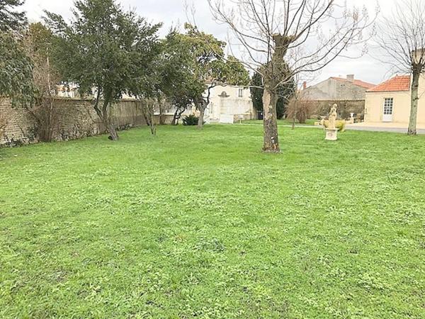 Demeure de prestige 10 pièces 335 m2 dépendances et parc 3735 m2