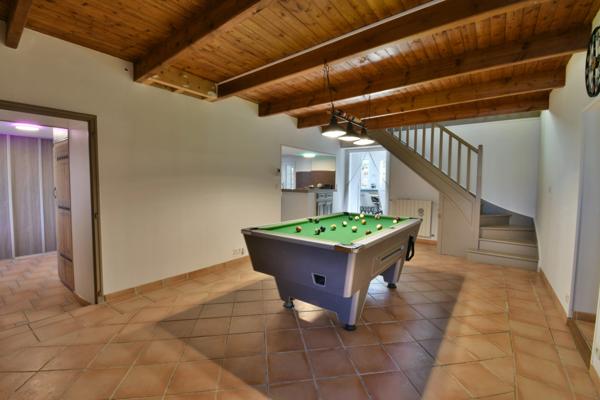 Maison à vendre 8 pièces proche de TONNAY CHARENTE (17)