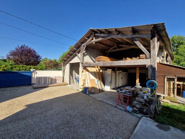 Maison à vendre 8 pièces proche de TONNAY CHARENTE (17)