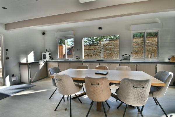 Maison à vendre 8 pièces proche de TONNAY CHARENTE (17)