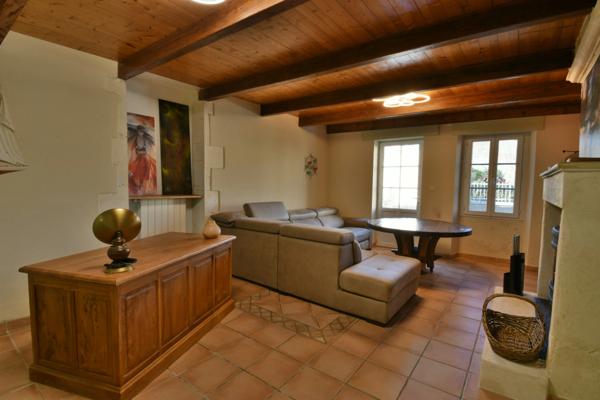 Maison à vendre 8 pièces proche de TONNAY CHARENTE (17)