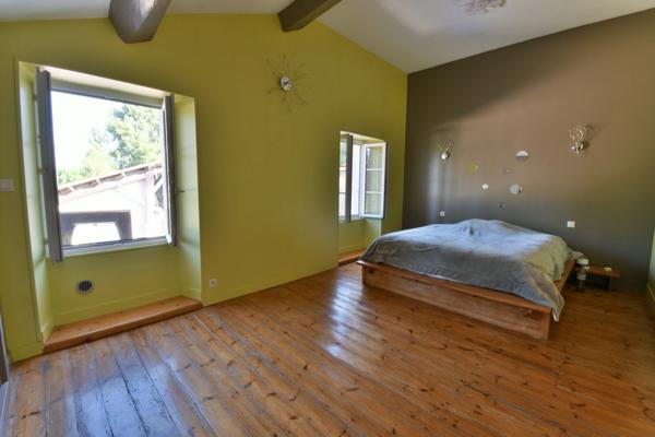 Maison à vendre 8 pièces proche de TONNAY CHARENTE (17)