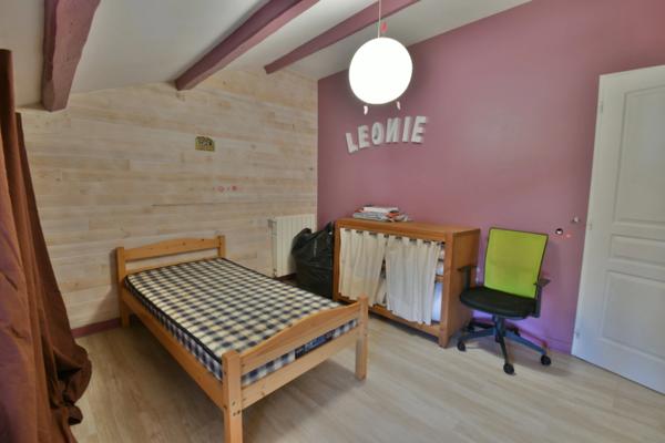 Maison à vendre 8 pièces proche de TONNAY CHARENTE (17)