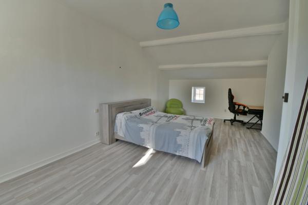 Maison à vendre 8 pièces proche de TONNAY CHARENTE (17)