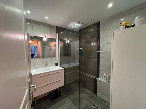 Cagnes Sur Mer Très beau 3 P Rez de Chaussée 78 m2 Terrasse 23 M² Piscine Parking Cave