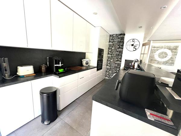 Cagnes Sur Mer Très beau 3 P Rez de Chaussée 78 m2 Terrasse 23 M² Piscine Parking Cave