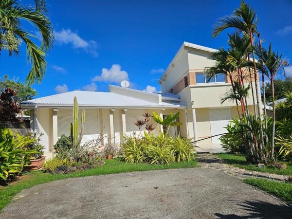 TRES BELLE VILLA D'ARCHITECTE AUX TROIS ILETS