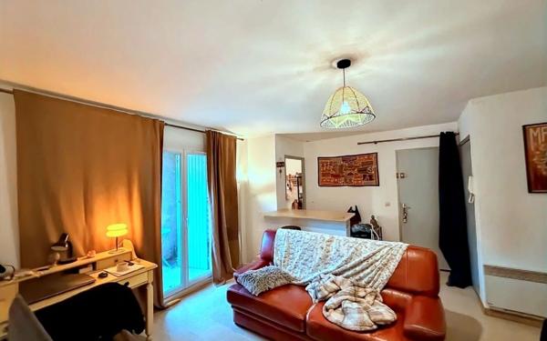 Immeuble à vendre    14 pièces •  Caveirac